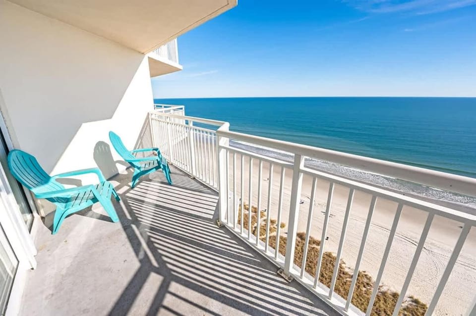Amazing Bay Watch condo with Nice hot tub & pools House in North Myrtle Beach