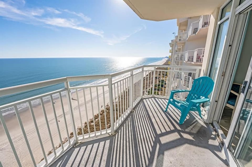 Amazing Bay Watch condo with Nice hot tub & pools House in North Myrtle Beach