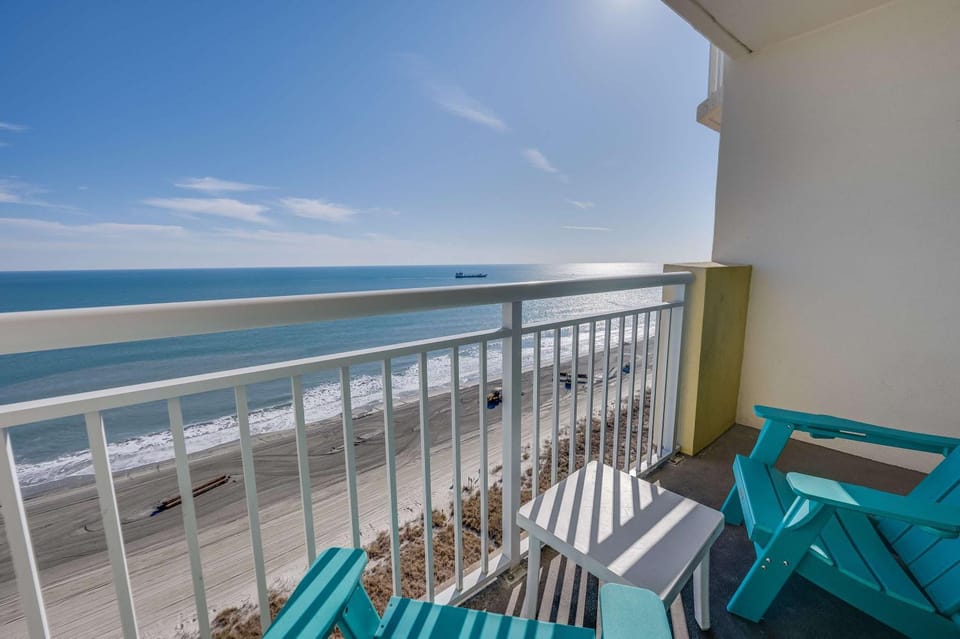 Direct Oceanfront with King Bed,Pools,Amazing View House in Atlantic Beach