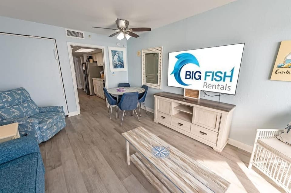 King 1 BR Bay Watch,Nice Direct Ocean Front, Pools House in North Myrtle Beach