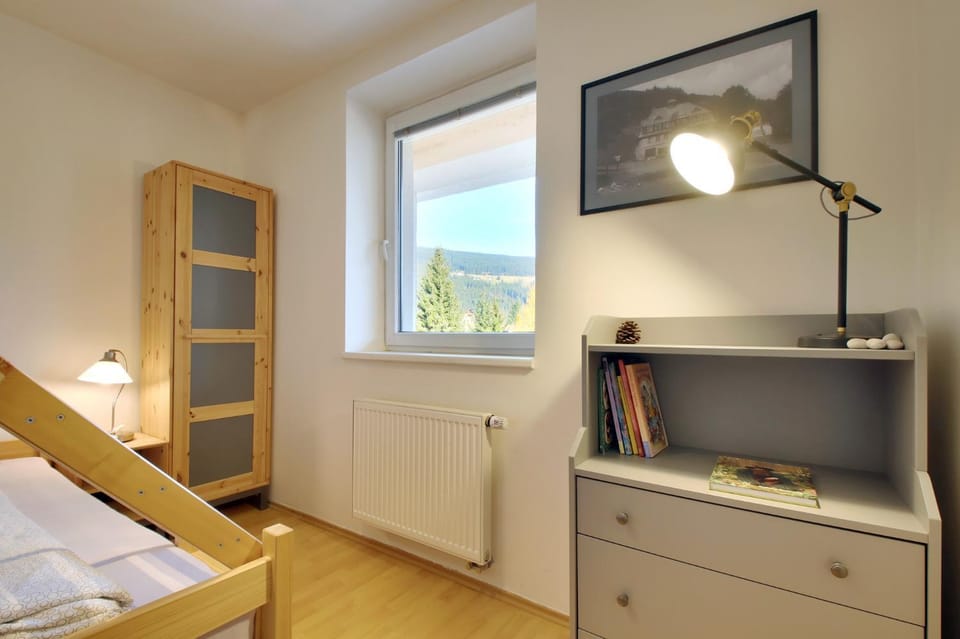 Library, View (from property/room), Bedroom, Garden view