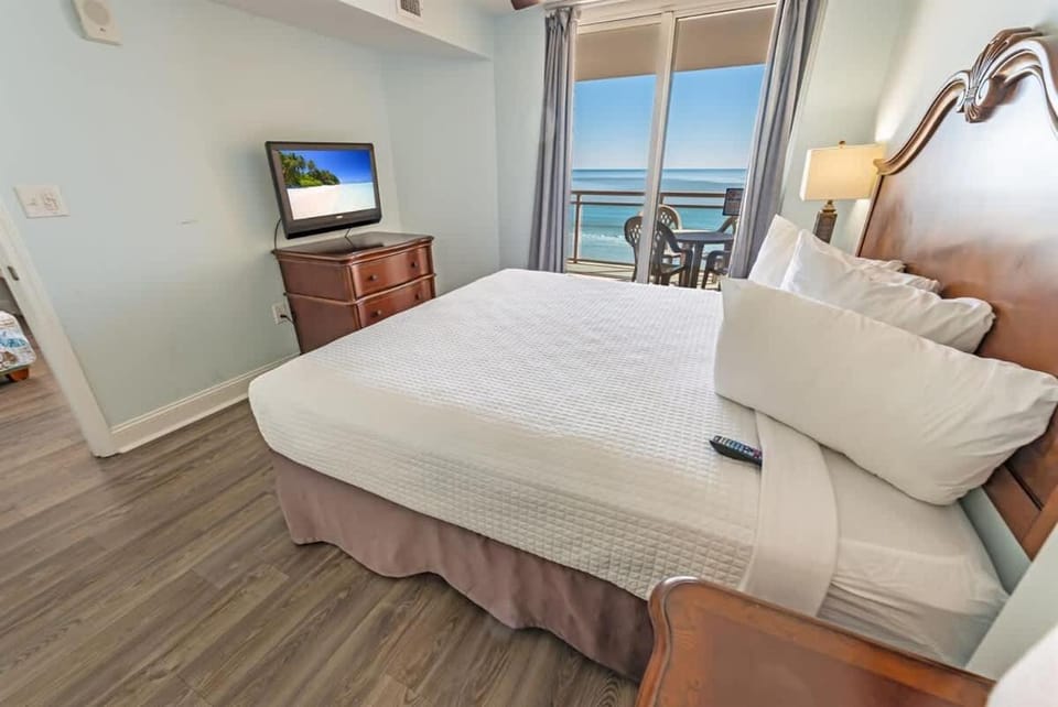 Bahama Sands, Direct Oceanfront Views, Nice, Pools House in North Myrtle Beach