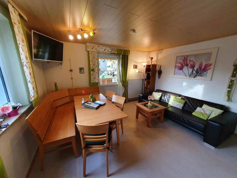 TV and multimedia, Living room, Dining area