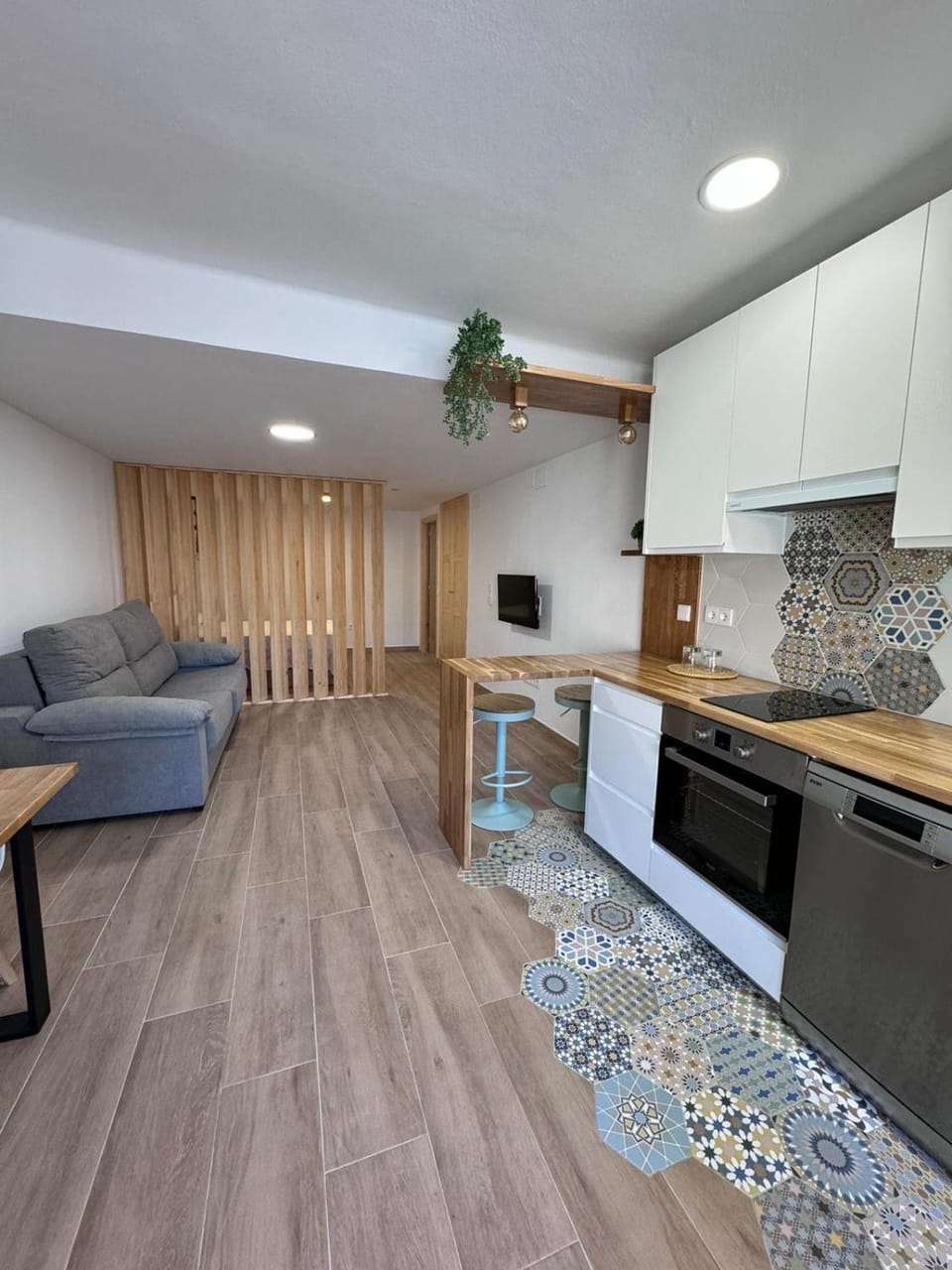 Kitchen or kitchenette, Living room, Dining area, dishwasher, oven, pet friendly