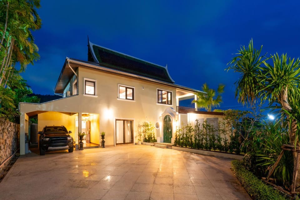 Villa Melita 5 bedrooms, hillside location with pool and seaview Villa in Chalong