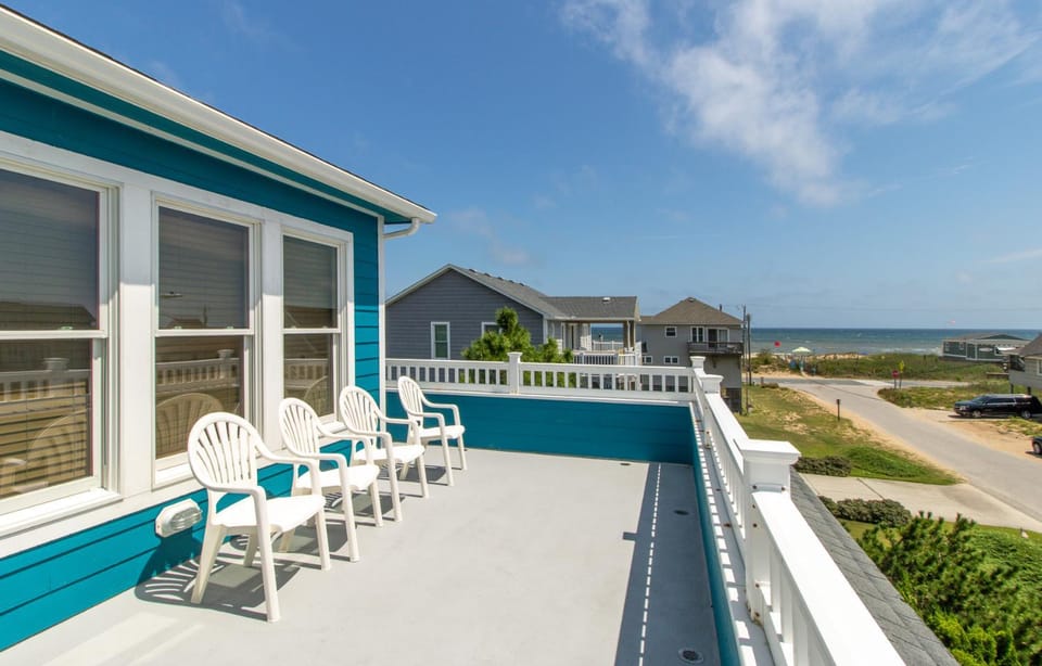 H&H III - Kitty Hawk MP 2.5, Ocean View, 250 Ft to Beach, Elevator, Pool, Hot Tub, Pool Table House in Kitty Hawk