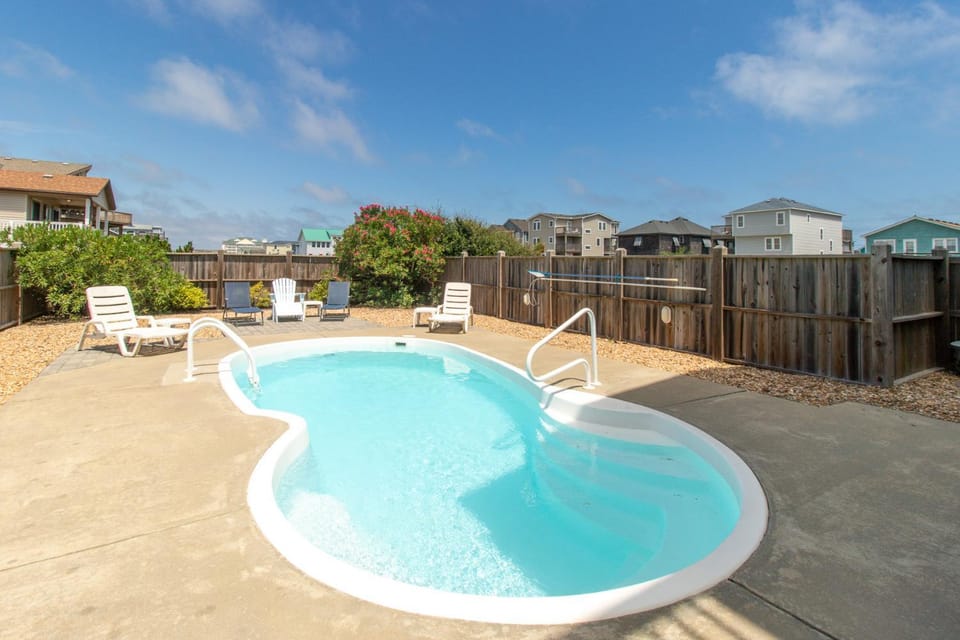 H&H III - Kitty Hawk MP 2.5, Ocean View, 250 Ft to Beach, Elevator, Pool, Hot Tub, Pool Table House in Kitty Hawk