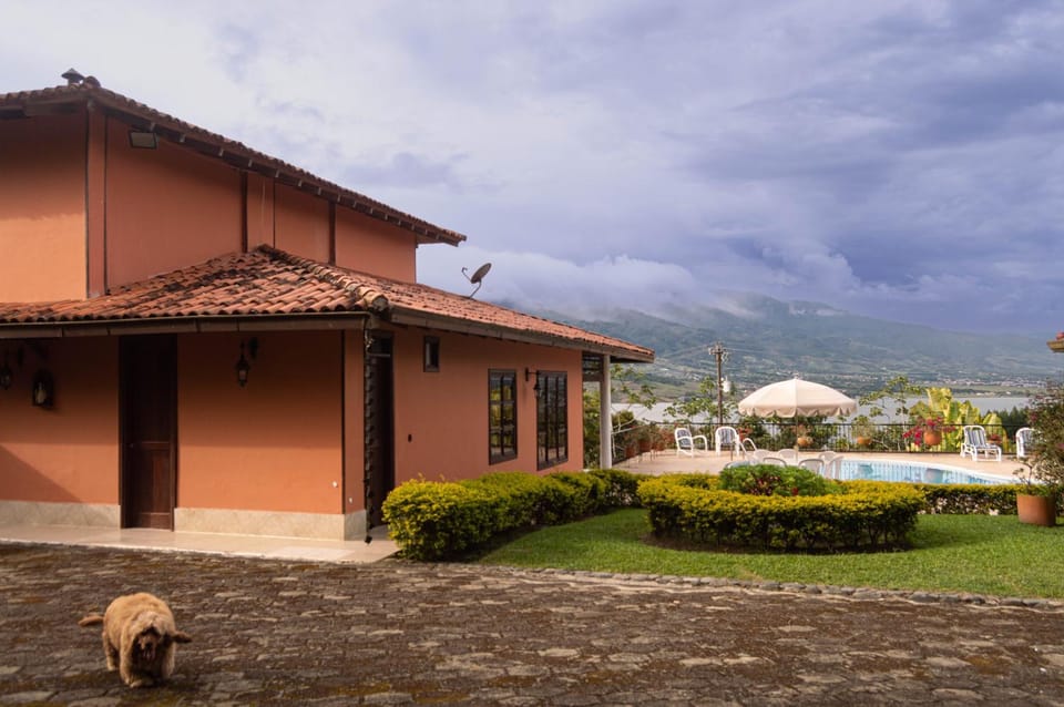 Casa Finca Los Pinos Tia Nora House in Calima