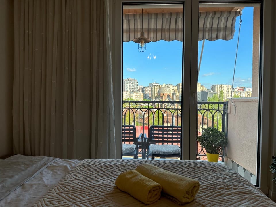Bed, View (from property/room), Balcony/Terrace, Bedroom, towels