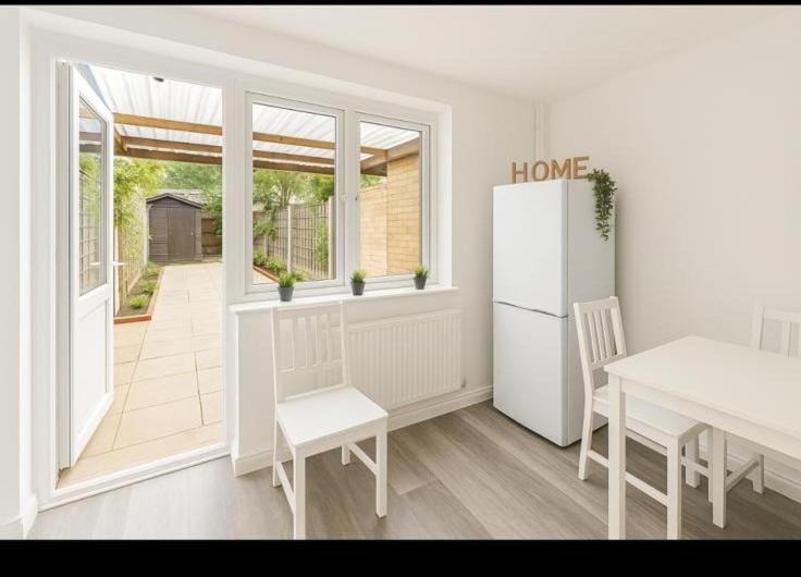 Group & Family Stay central MK Apartment in Milton Keynes