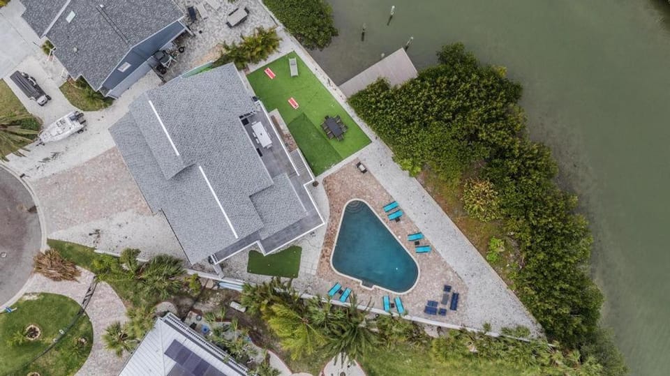 Heated Pool Waterfront Boat Slip Pets Games 7BR House in Indian Rocks Beach