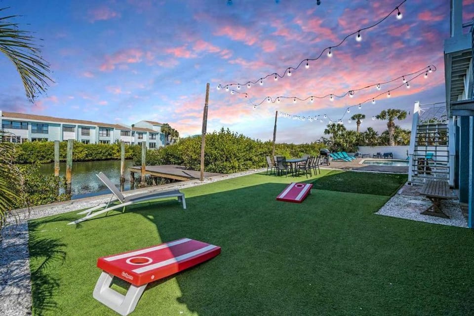 Heated Pool Waterfront Boat Slip Pets Games 7BR House in Indian Rocks Beach