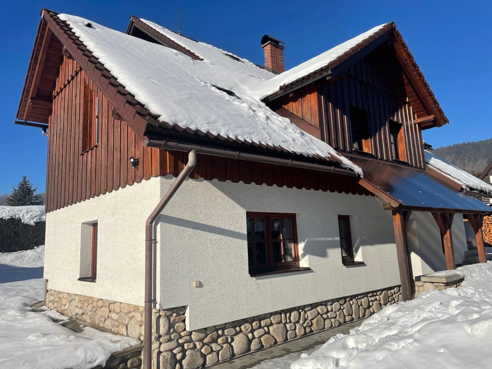 Property building, Natural landscape, Winter
