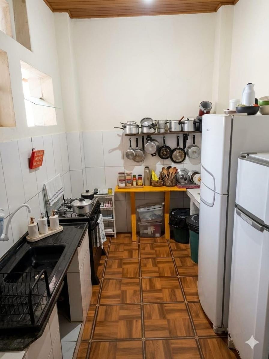 Coffee/tea facilities, Kitchen or kitchenette, stove