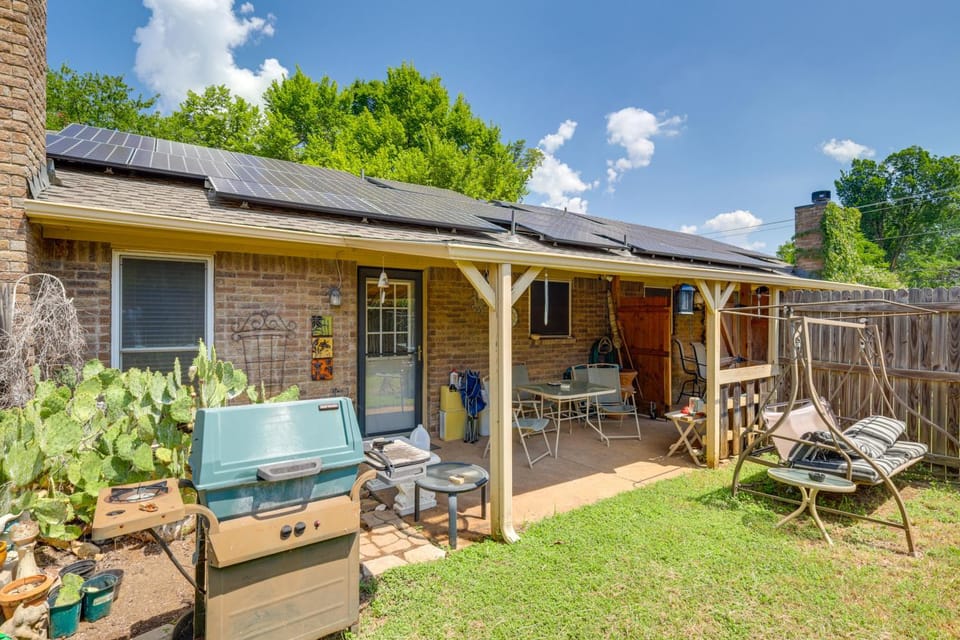 4 Blocks to AT&T Stadium: 'Ent. Central Too!' House in Arlington