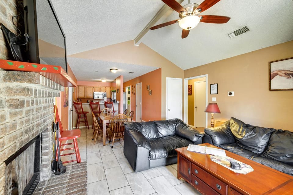 4 Blocks to AT&T Stadium: 'Entertainment Central!' House in Arlington