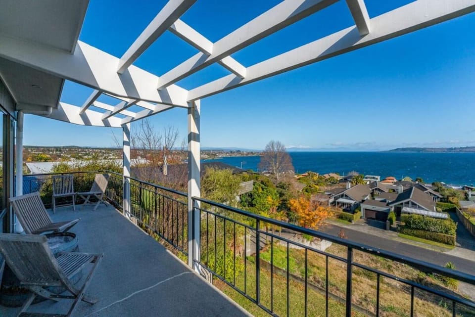Muritai House Sleeps 17 Size Location Views House in Taupo