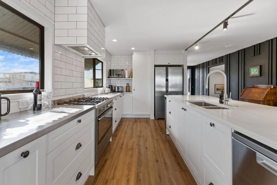 Muritai House Sleeps 17 Size Location Views House in Taupo