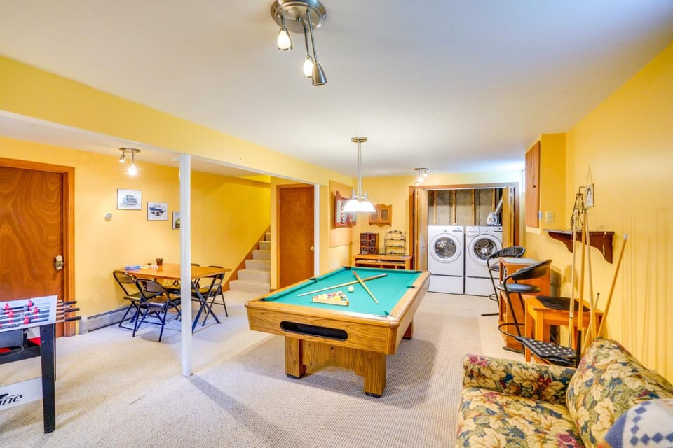 Game Room, Hot Tub! Year-Round Dover Retreat House in Dover
