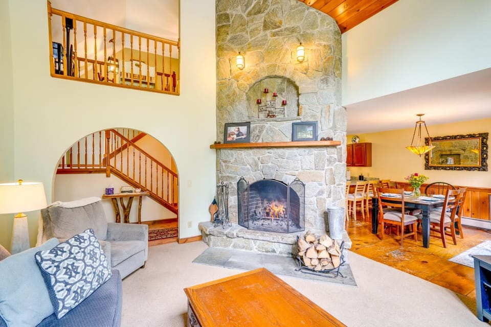 Game Room, Hot Tub! Year-Round Dover Retreat House in Dover