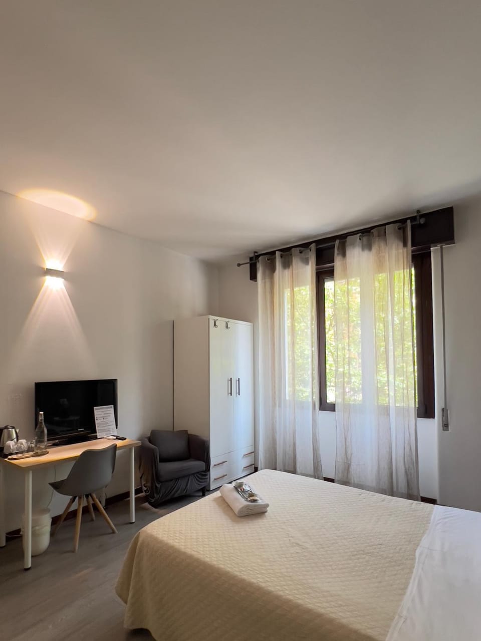 Guest House Brianza Room Bed and Breakfast in Milan