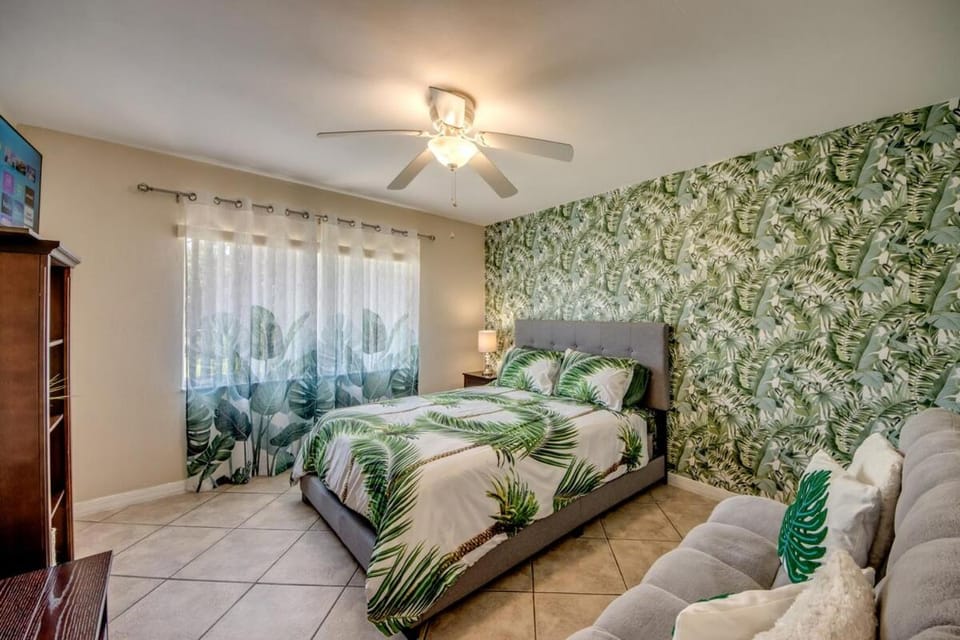 Pool - BBQ - Fire Pit - Private Backyard - House Cozy Casa House in Cape Coral