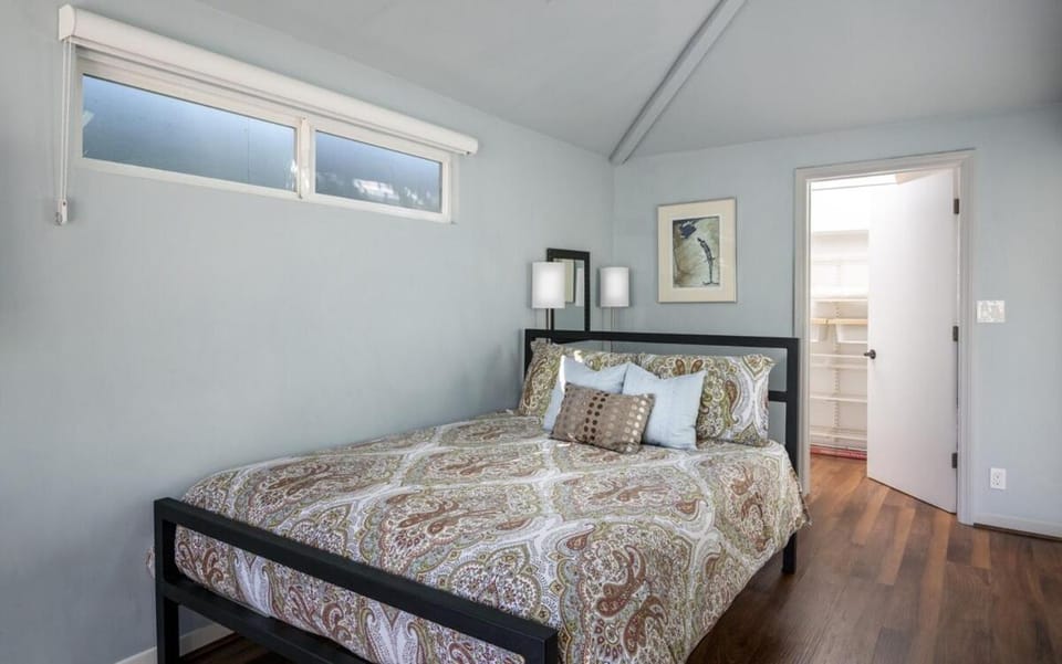 Venice Beach Cottage Retreat Apartment in Mar Vista