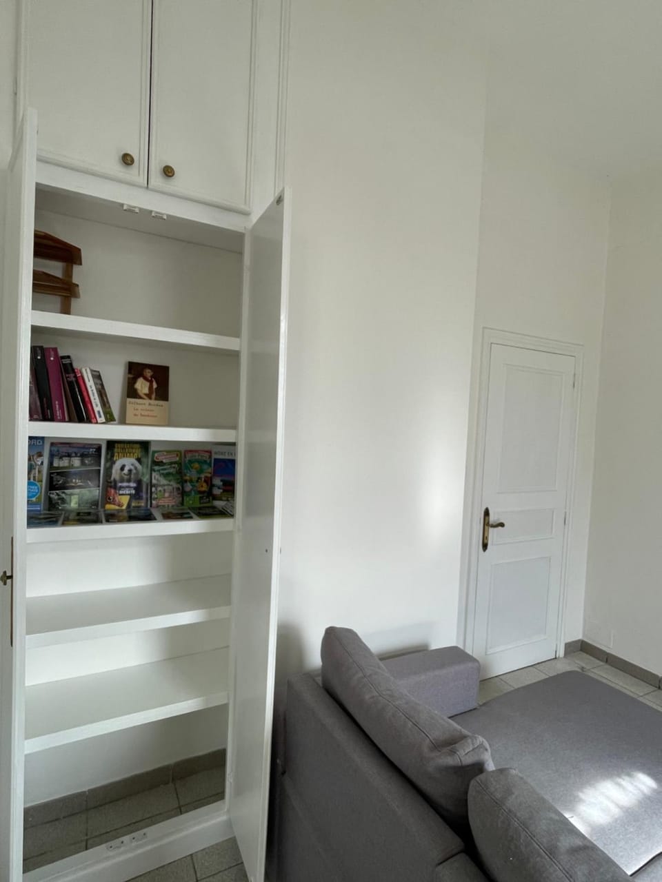 Library, Living room