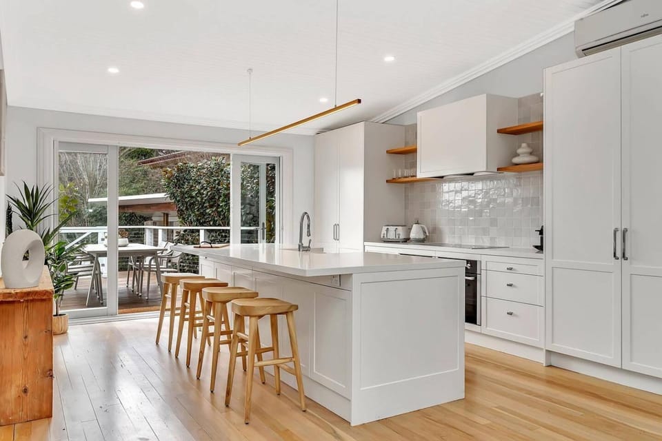 Kitchen or kitchenette, Other, Dining area, stove