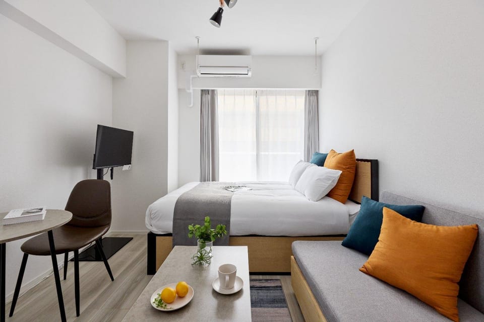 Bed, TV and multimedia, Living room, Bedroom, air conditioner
