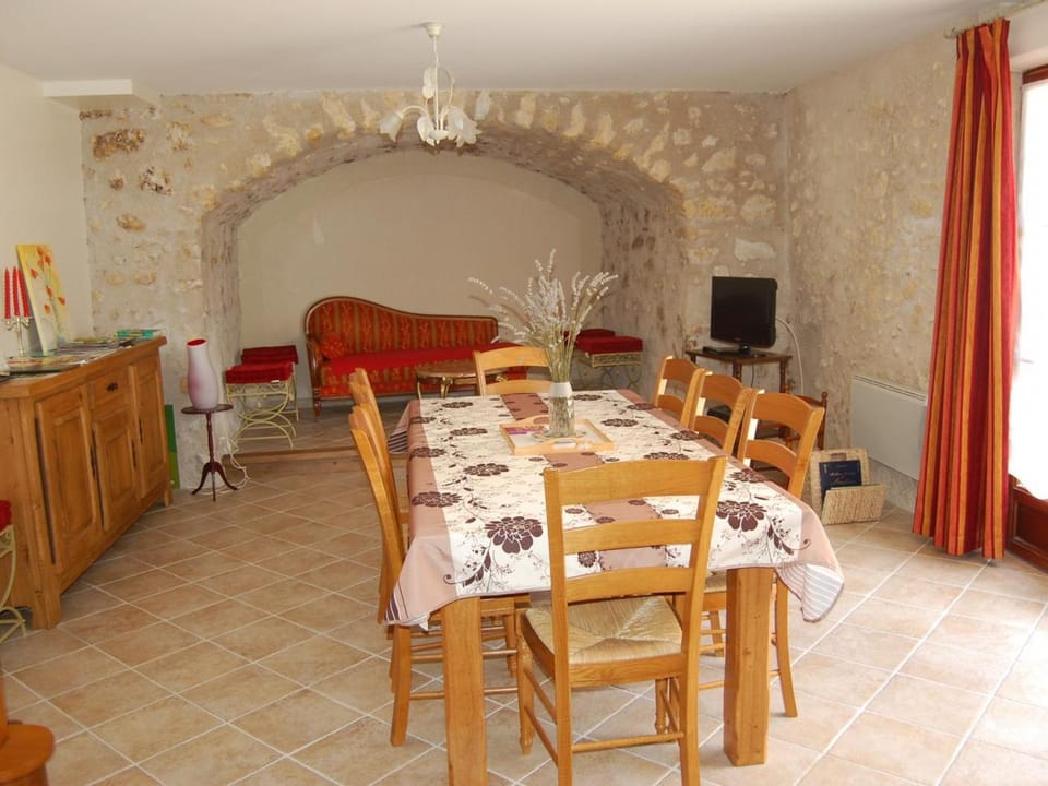 Authentique Maison de Vigneron XIXe au Coeur du Val de Loire, 4 Chambres, Parking, Jardin - FR-1-381-126 House in Centre-Val de Loire