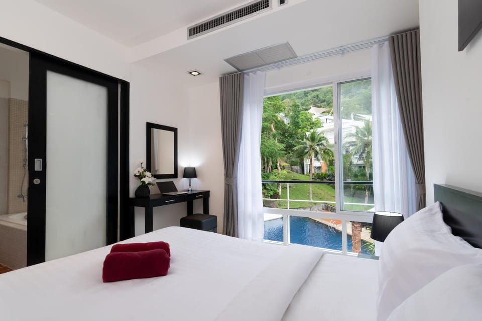 Bed, Photo of the whole room, Bedroom, Pool view, towels