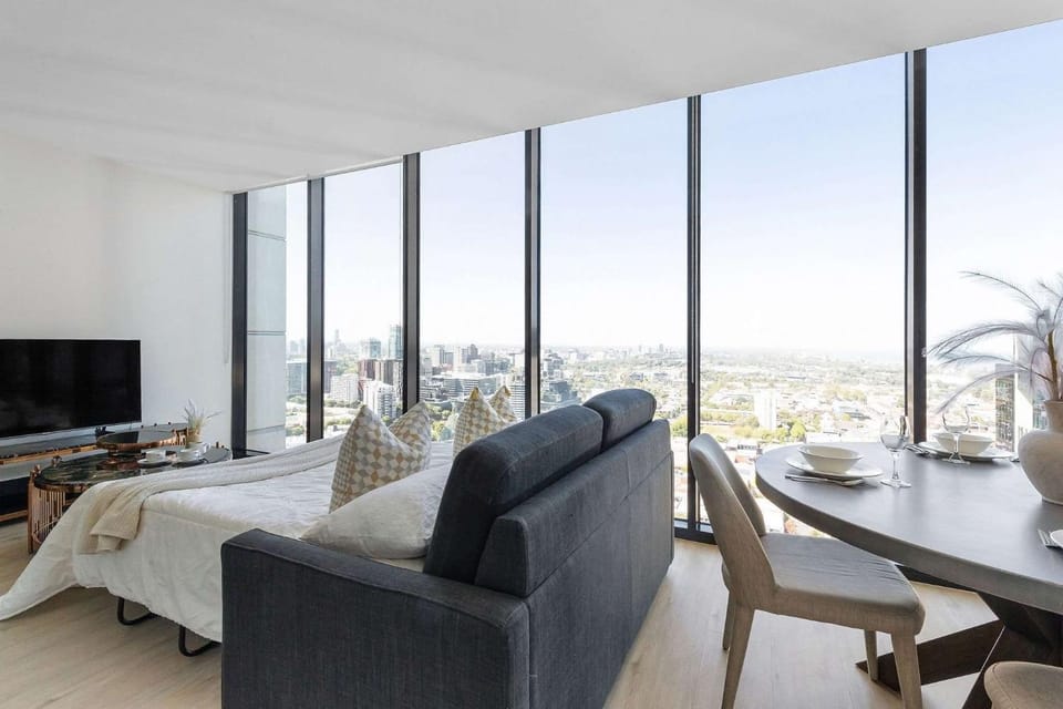 Spacious 2BR City Apt Panoramic Views & Parking Apartment in Southbank