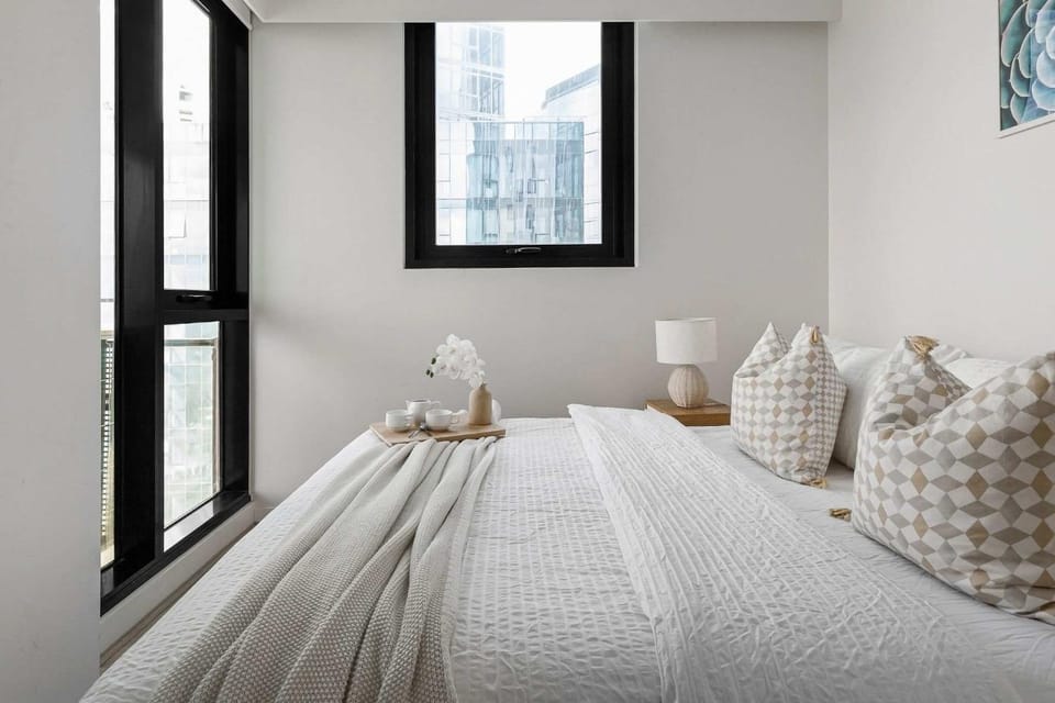 Spacious 2BR City Apt Panoramic Views & Parking Apartment in Southbank