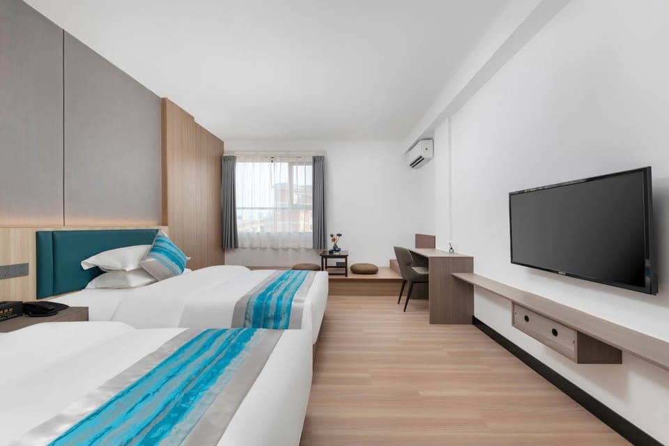 Bed, Photo of the whole room, Evening entertainment, Bedroom