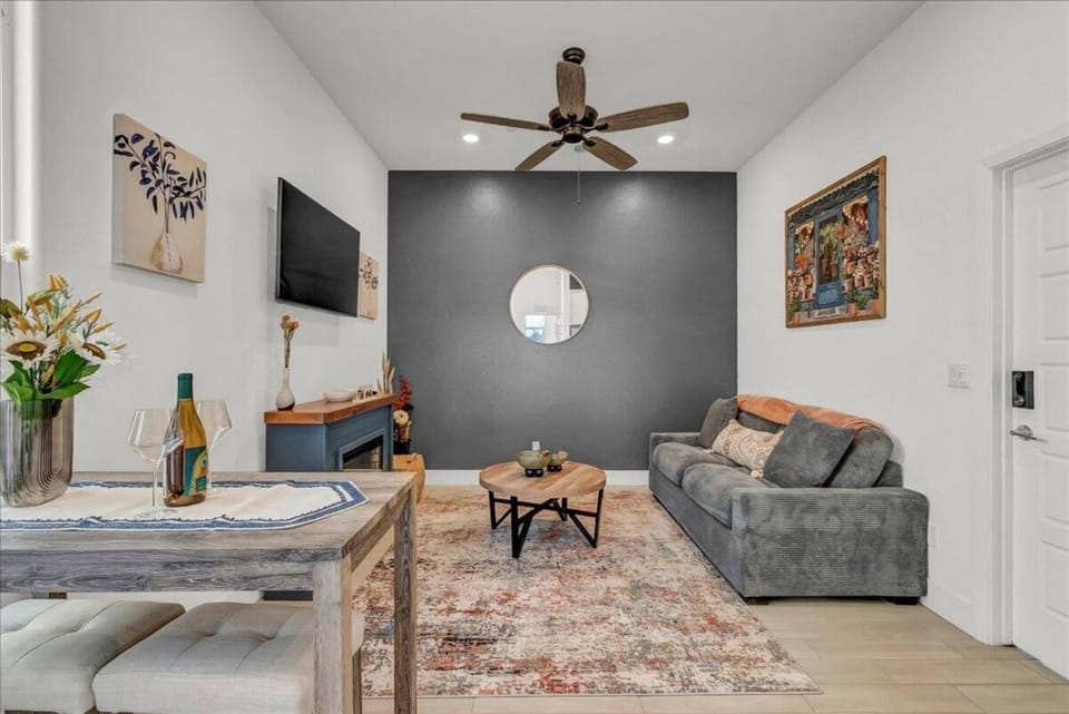TV and multimedia, Living room, Dining area, fireplace