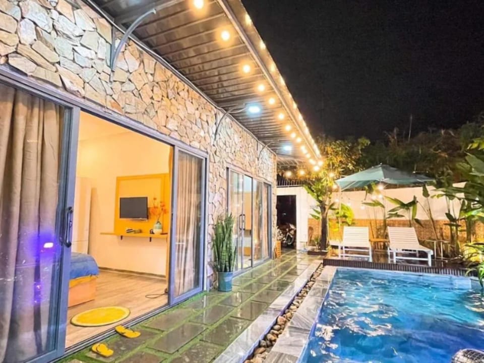 Night, Pool view, Swimming pool, Swimming pool, sunbed