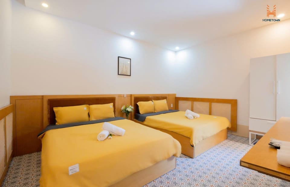 Bed, Day, Photo of the whole room, Bedroom, towels