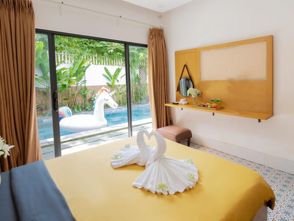 Bed, Photo of the whole room, Bedroom, Pool view, Swimming pool, Swimming pool, towels