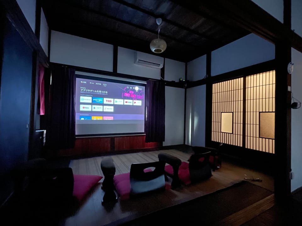 Communal lounge/ TV room, TV and multimedia, Living room, Evening entertainment