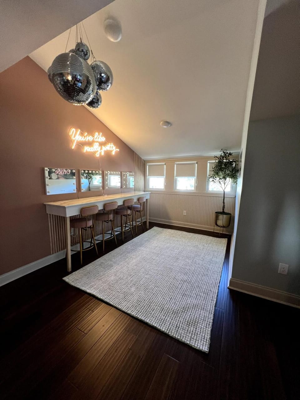 Nashville 4 Bedroom House with Hot Tub and Backyard Close to Downtown House in East Nashville