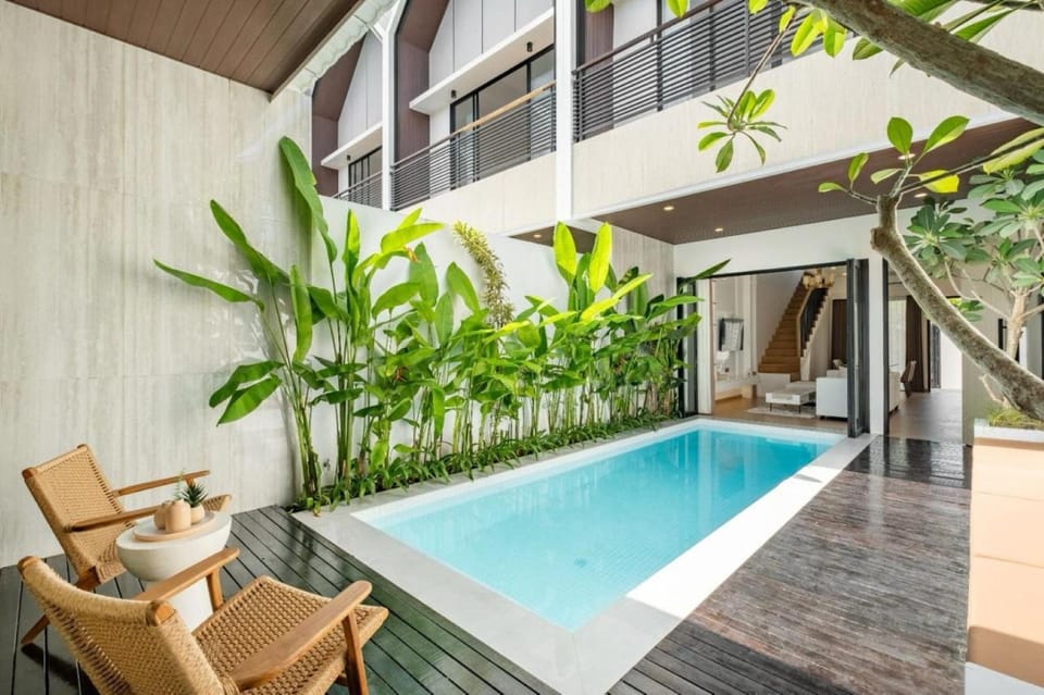 Property building, Patio, Patio, Seating area, Swimming pool, Swimming pool