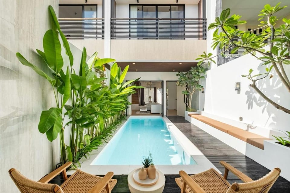 Property building, Patio, Patio, Swimming pool, Swimming pool