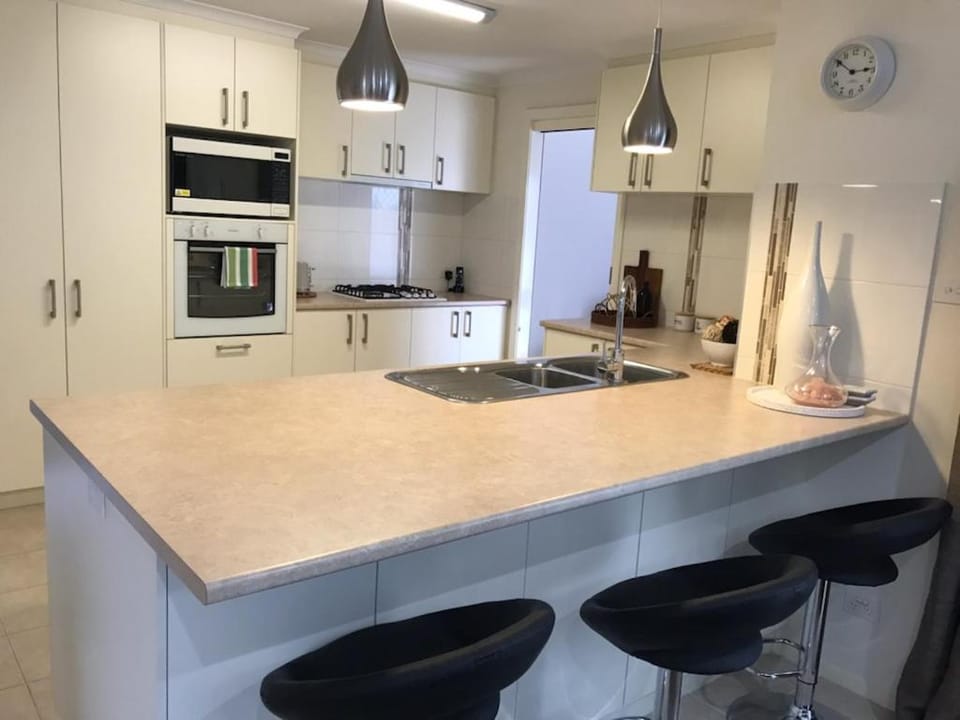 LBarza Peaceful 5BR Family House Apartment in Shepparton