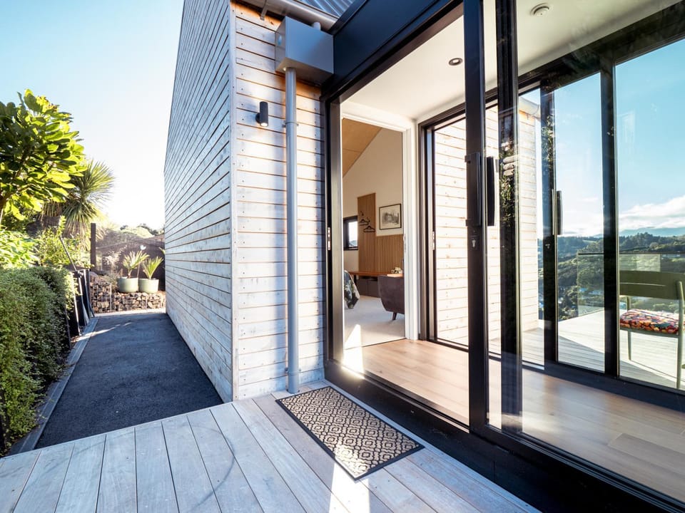 Facade/entrance, Balcony/Terrace