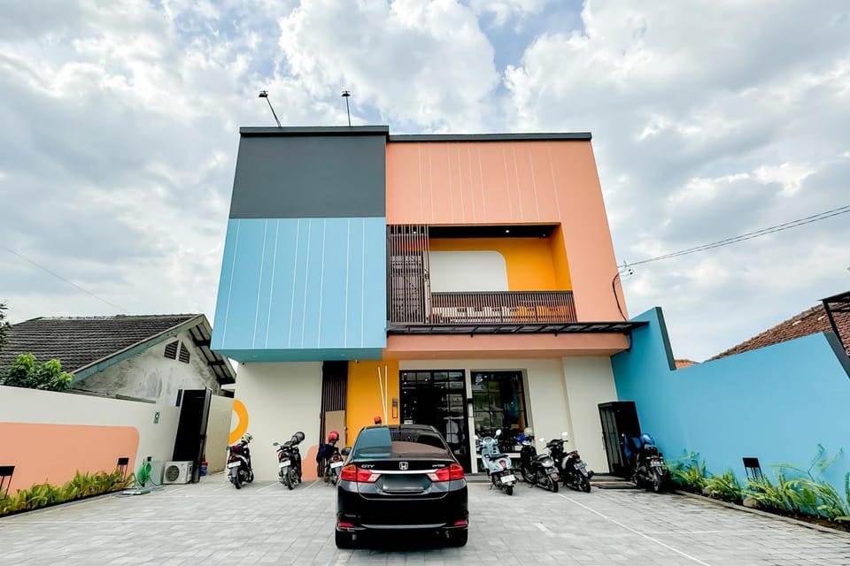 Facade/entrance