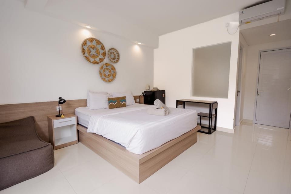 Photo of the whole room, Bedroom