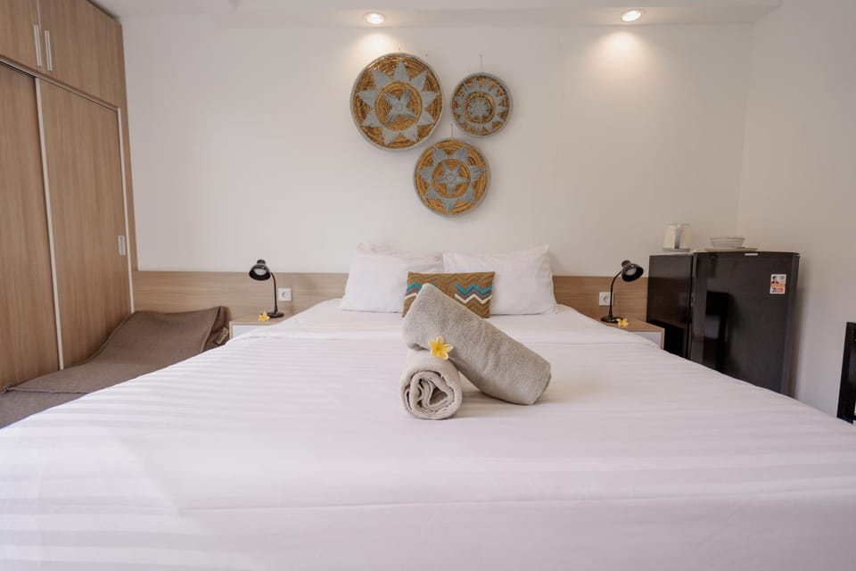 Photo of the whole room, Bedroom
