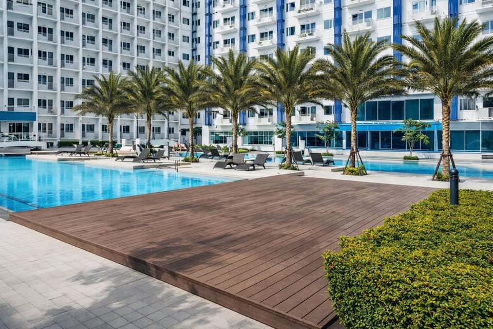 Pool view, Swimming pool, sunbed