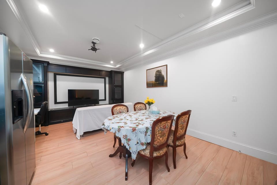 Communal lounge/ TV room, Living room, Dining area